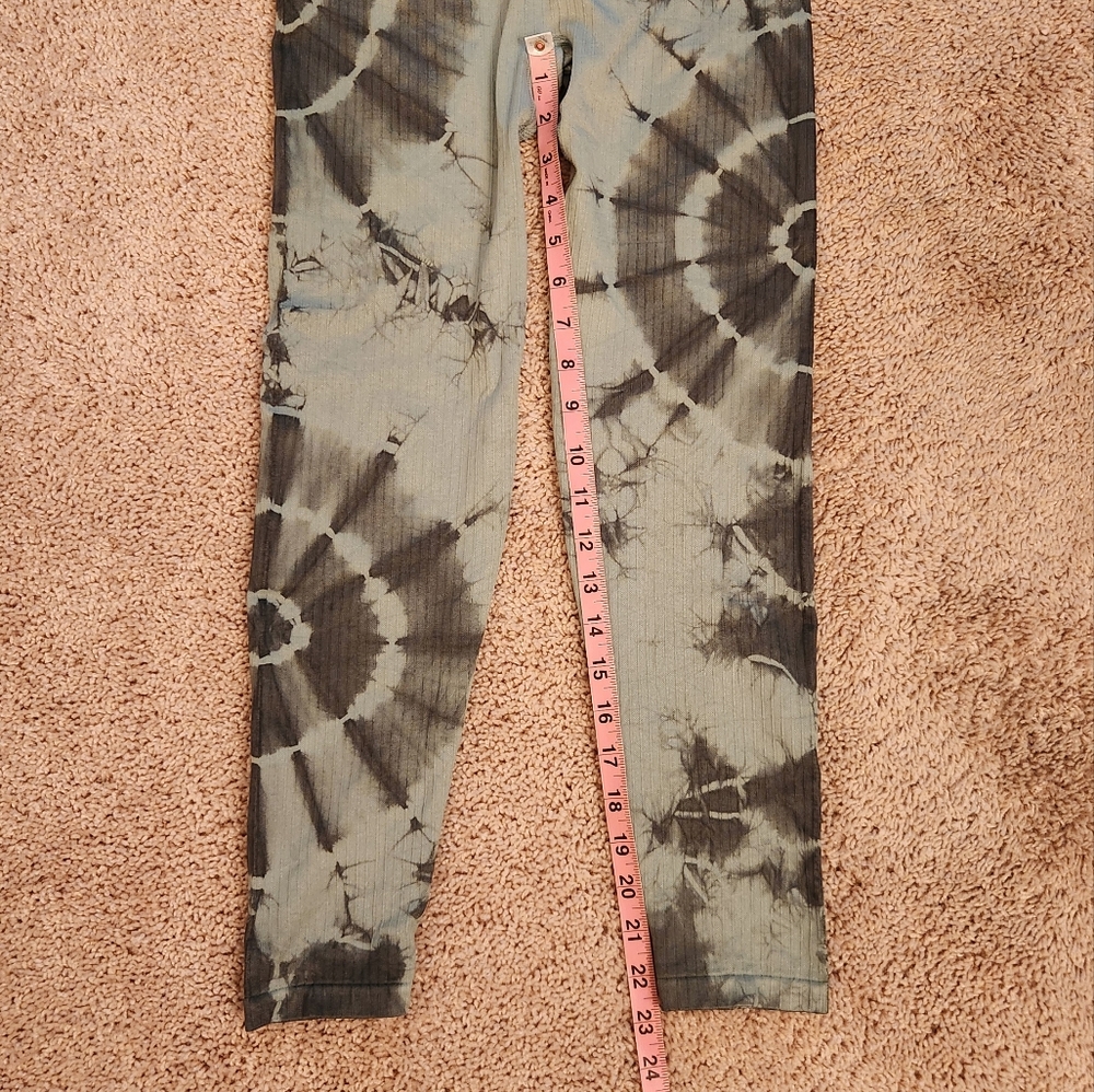 Victoria's Secret Pink Sea Salt 2 Peace Seamless Work Out Set - Picture 8 of 15